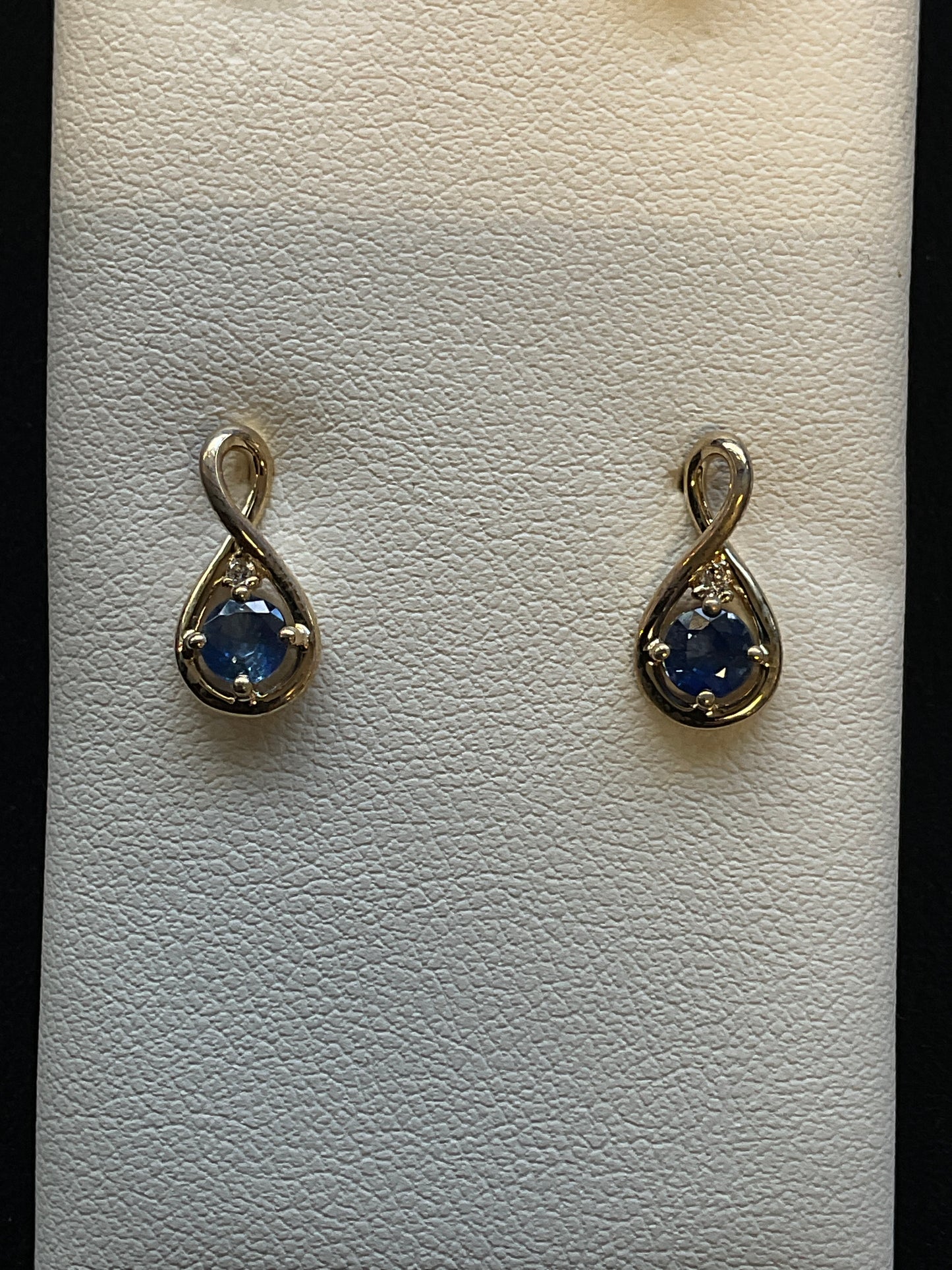 Round Cut Stone with Single Round Brilliant Cut Diamond Accent set in Gold Wire Infinity Design 14KT Stud Earrings