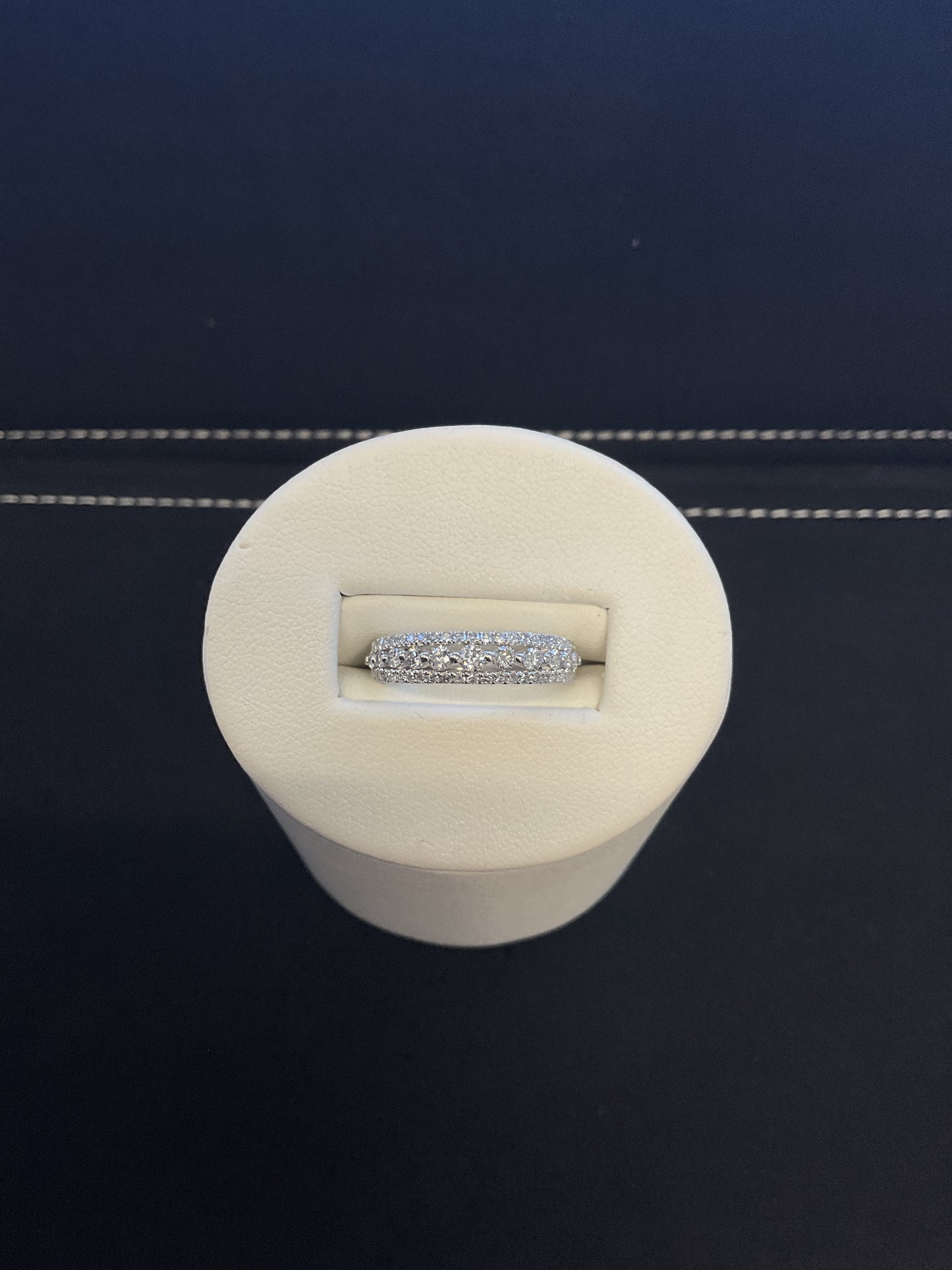 0.41CTW Round Graduating Prong Shared Diamond Ring, PLATINUM, (7), HEERA MOTI INC: LD9788-302 , OUNRY, WY/IC