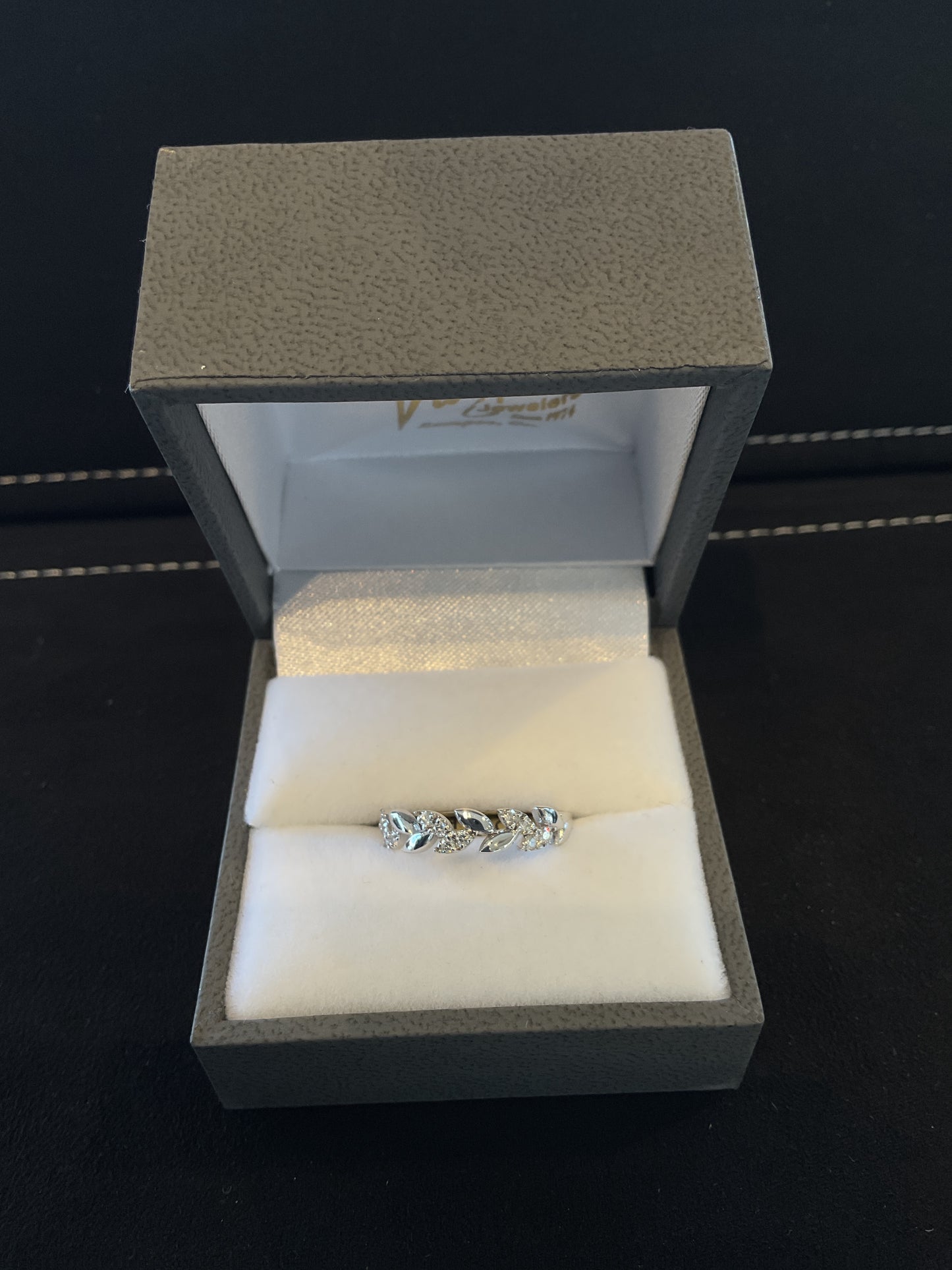 0.15CTW Round Brilliant Cut Diamond 14KT White Gold Leaf Alternating Polished / Diamond Stackable Band