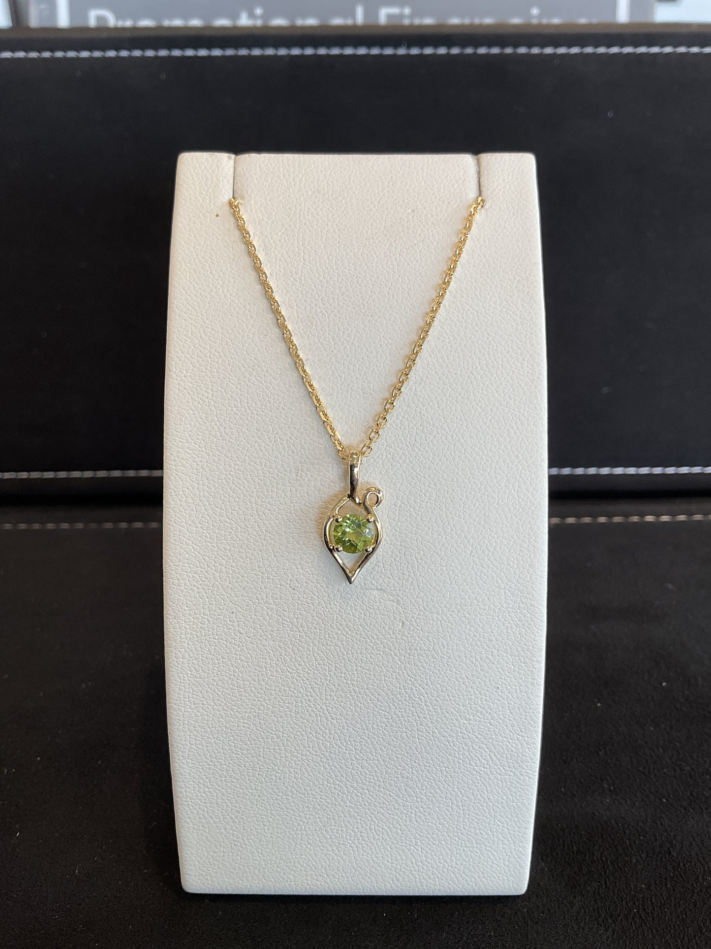Round Checkerboard Cut Peridot 14KT Yellow Gold Drop Necklace 18" 10KT Chain