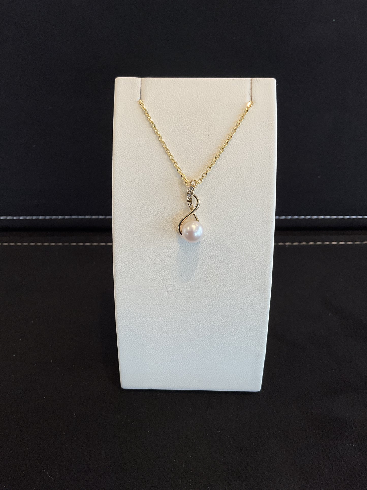 Cultured Pearl with Round Brilliant Cut Diamond Accent 14KT Yellow Gold Fancy Drop Necklace 18" 10KT Yellow Gold Chain