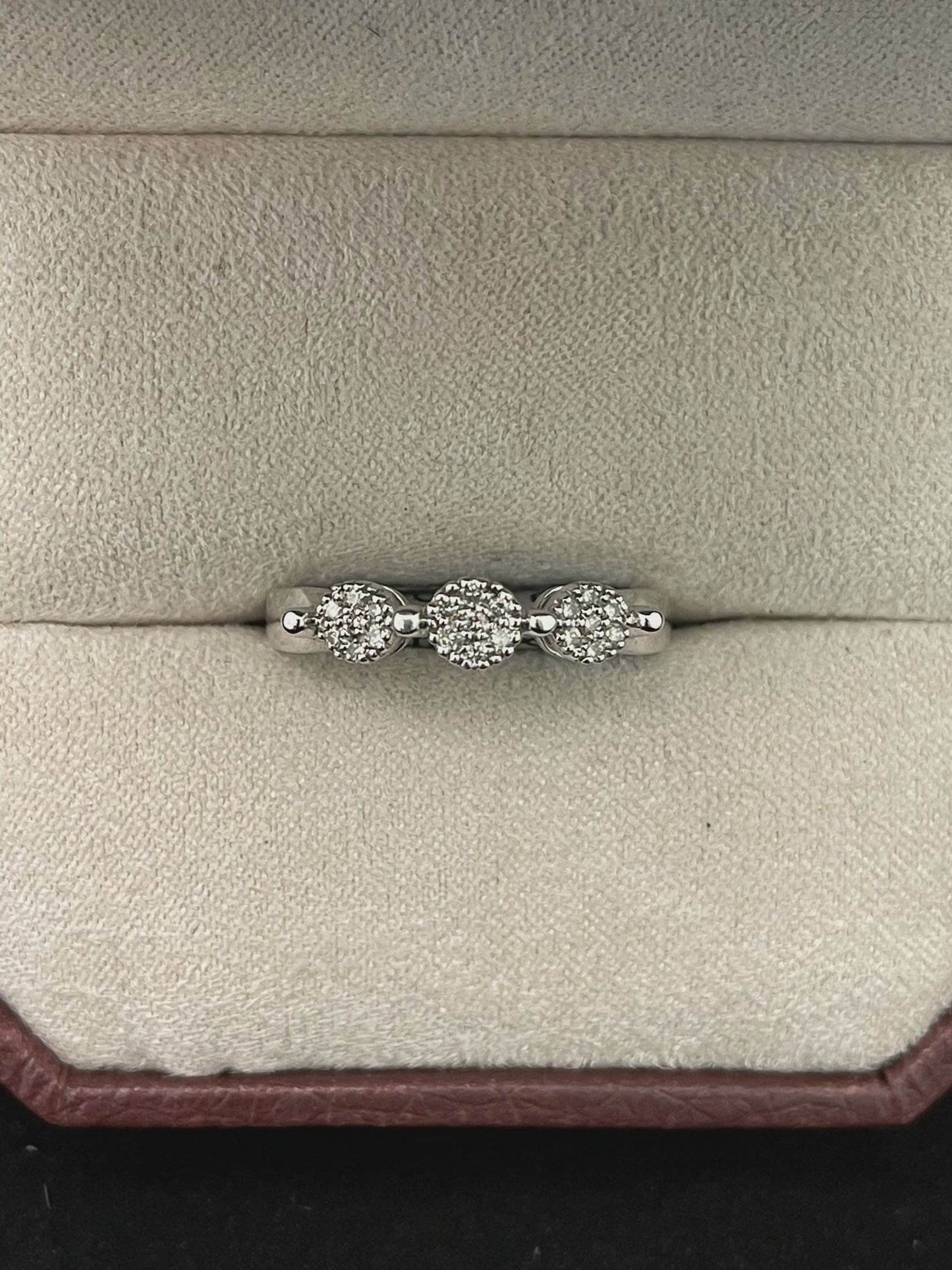 10WG 3-Cluster Dia Ring.18CTW,(7)WDTRY,A5589,Stuckey