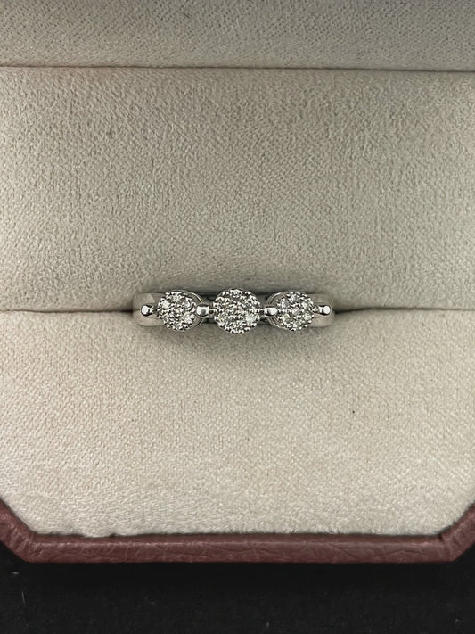 10WG 3-Cluster Dia Ring.18CTW,(7)WDTRY,A5589,Stuckey