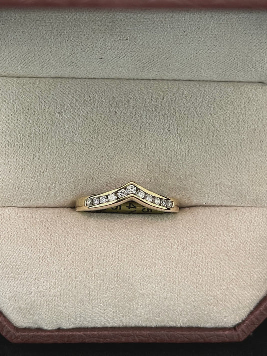 0.25CTW Round Brilliant Cut Diamond 14KT Yellow Gold Channel Set Chevron Band