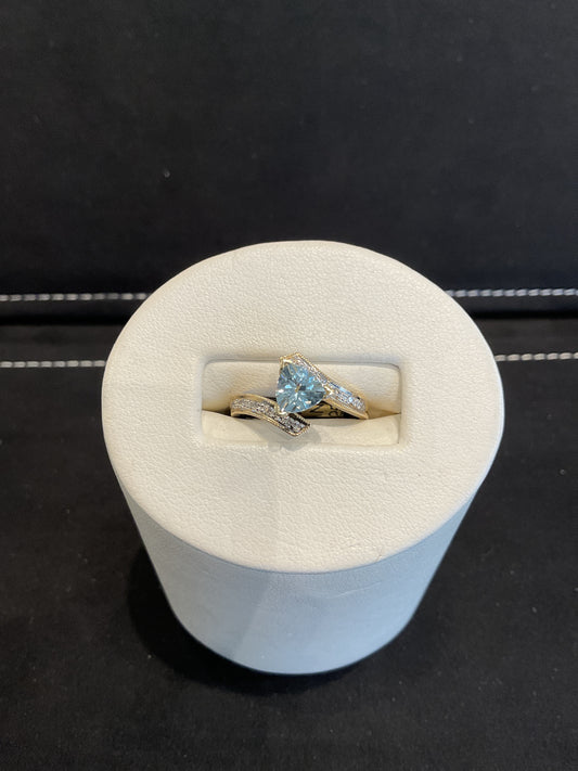 Trillion Cut Aquamarine 14KT Yellow Gold Fancy Ring with Round Brilliant Cut Diamond Accents