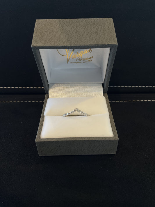 0.25CTW Round Brilliant Cut Diamond 14KT White Gold Chevron Band