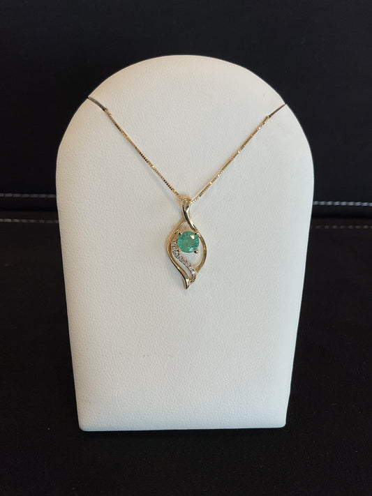 Round Cut Emerald with Round Brilliant Cut Diamond Accents 14KT Yellow Gold Fancy Drop Necklace 18" 14KT Yellow Gold Chain