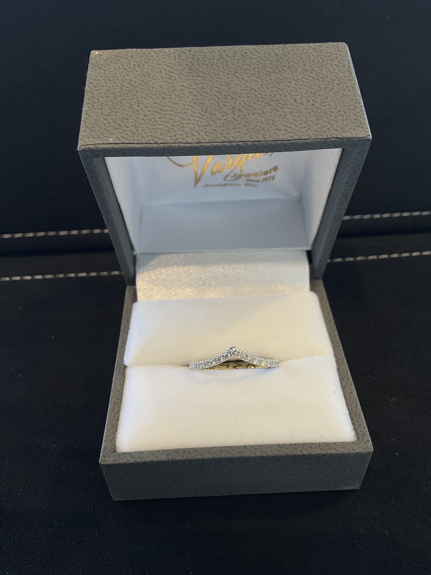 0.25CTW Round Brilliant Cut Diamond 14KT White Gold Chevron Band
