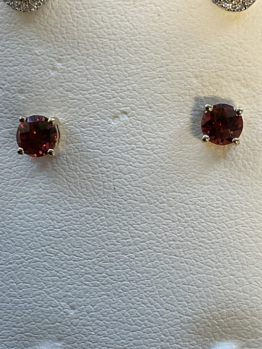 Round Checkerboard Cut Red Garnet 14KT Yellow Gold Stud Earrings