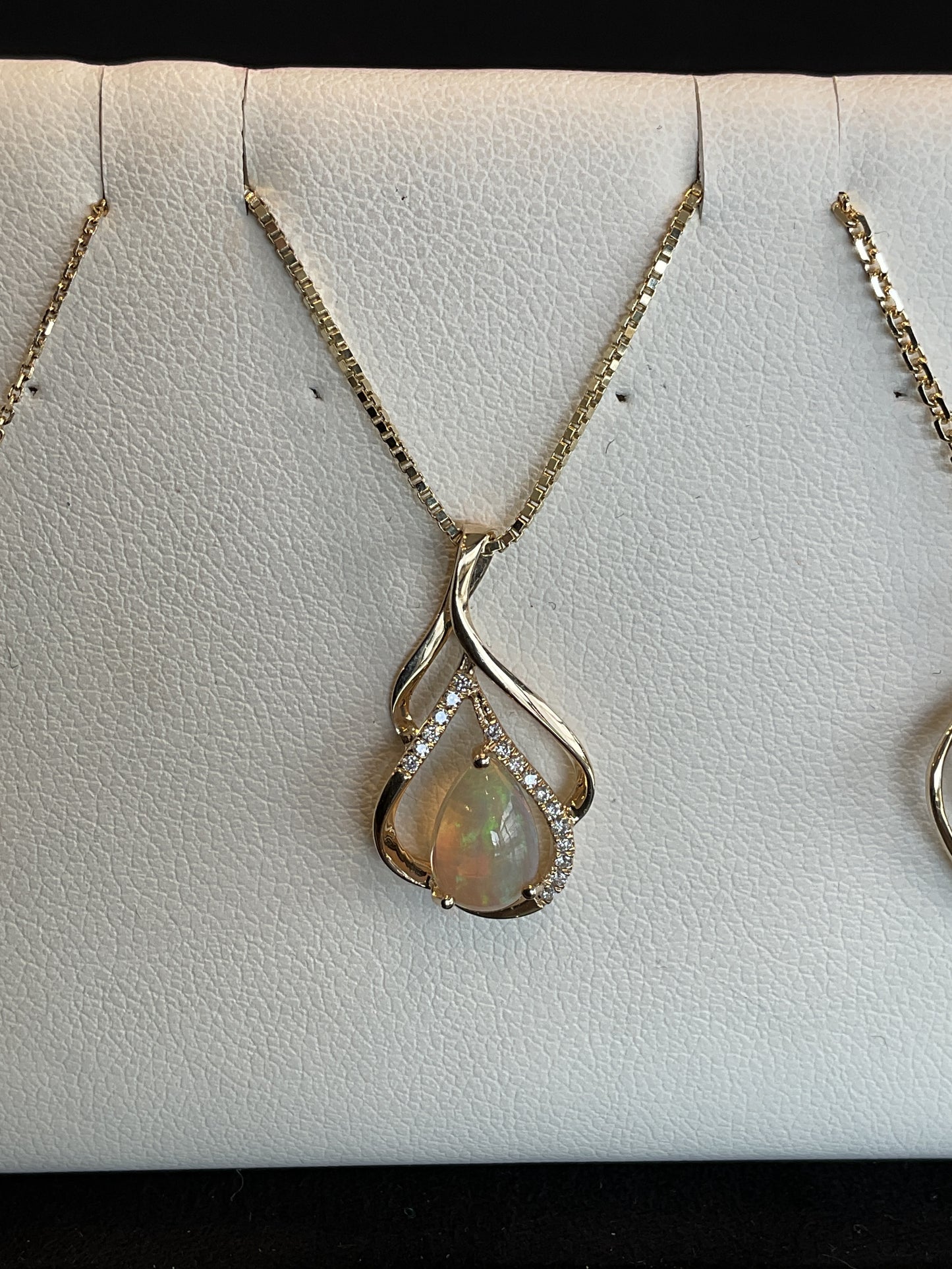 Ethiopian Opal Tear Drop w/ Diamond Accent Necklace, 14YG, LTLIN, (10YG BOX 18") YCH: Y450041PYOE