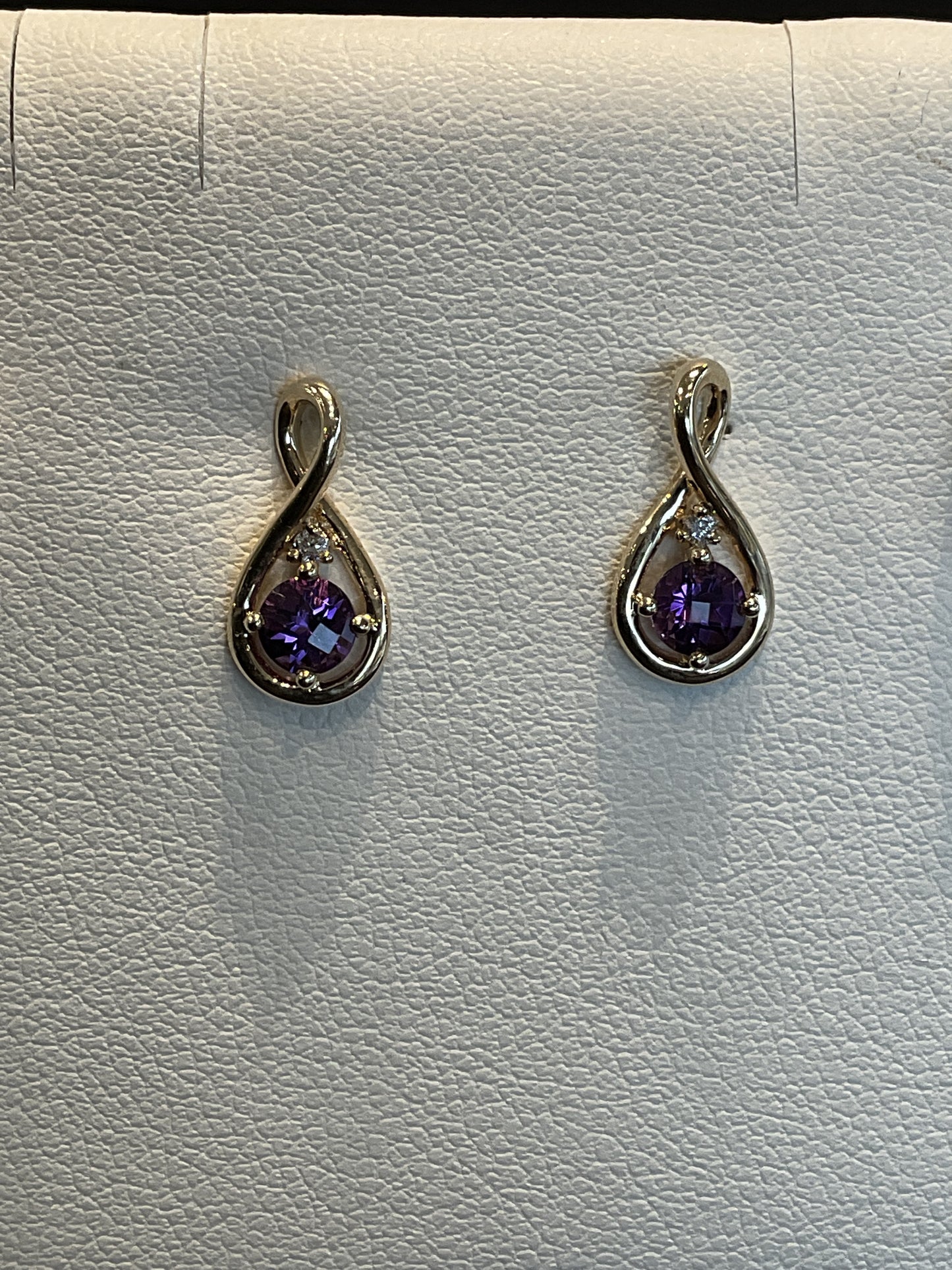 Round Cut Stone with Single Round Brilliant Cut Diamond Accent set in Gold Wire Infinity Design 14KT Stud Earrings