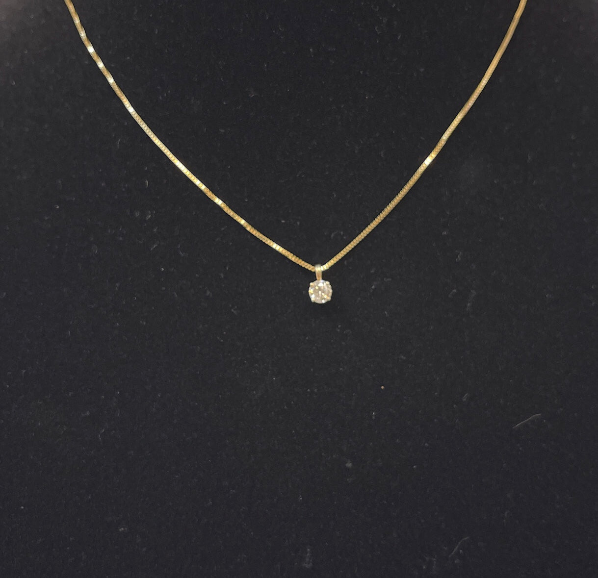Round Solitaire Diamond Pendant w/ Chain - A5909